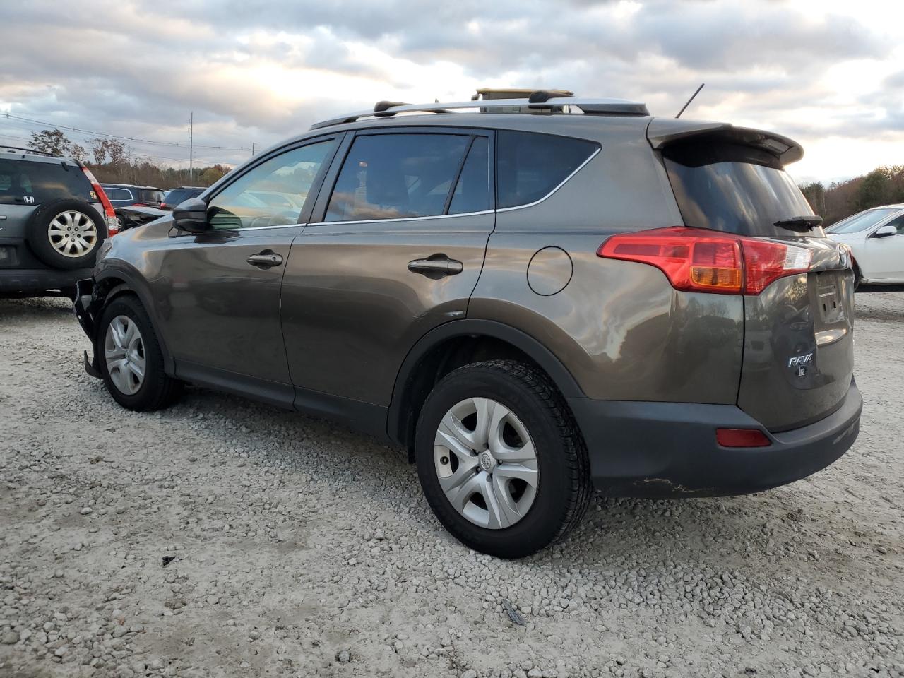 Image 2 of 2015 TOYOTA RAV4 LE 2015 with VIN JTMBFREV4FD143261