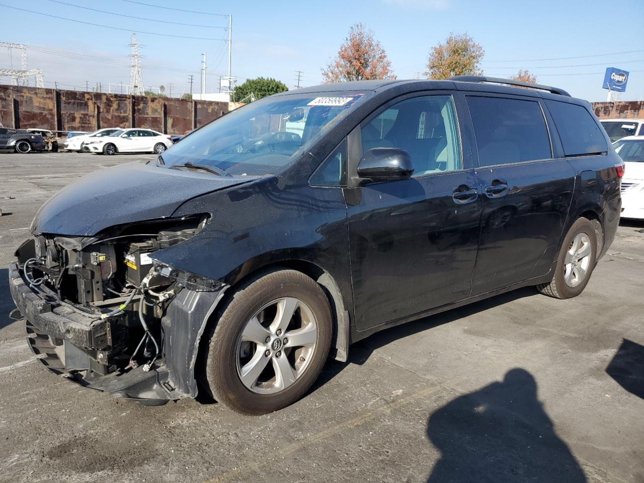 Изображение 1 2018 TOYOTA SIENNA LE 2018 с VIN 5TDKZ3DC8JS964994