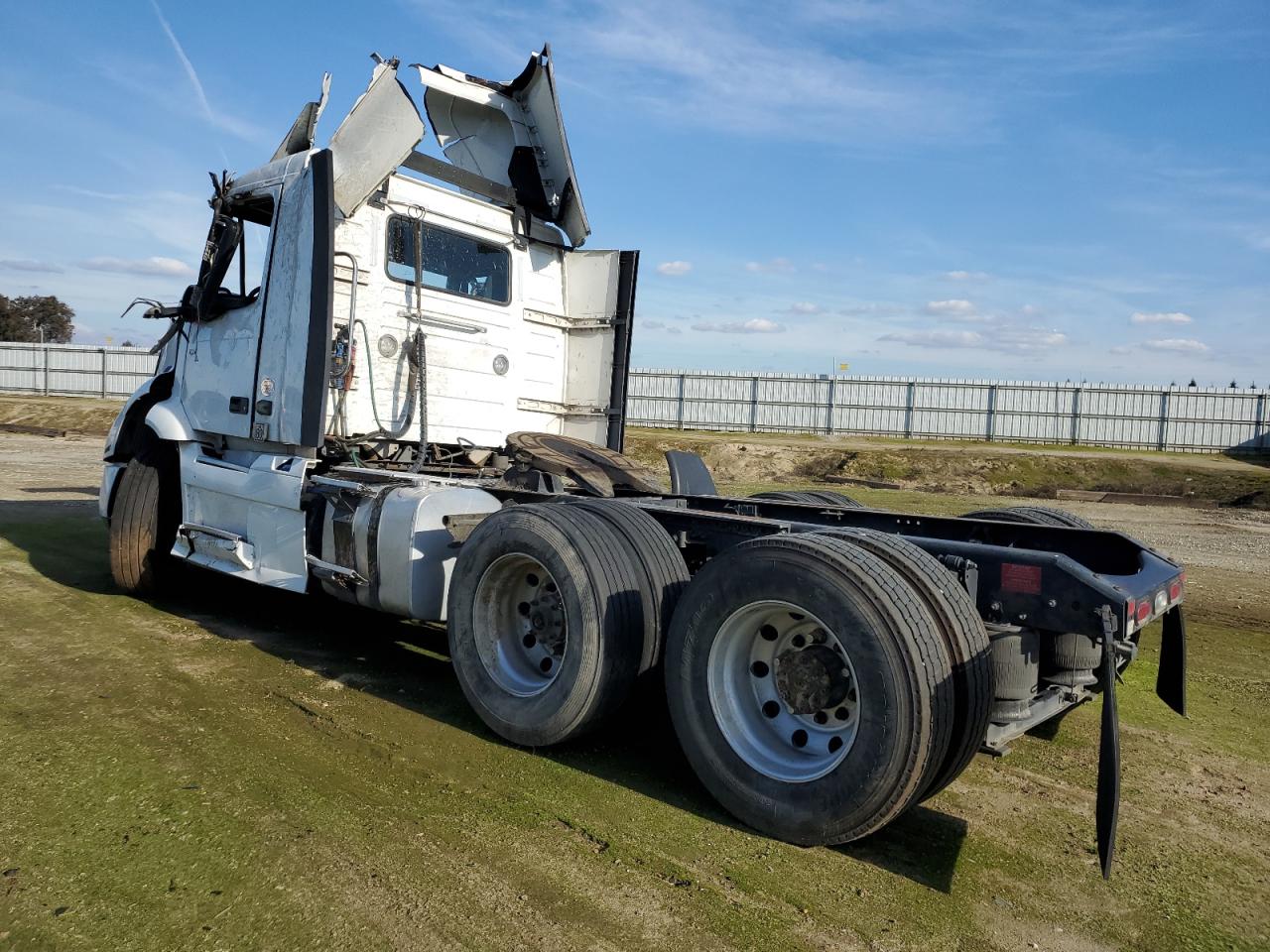 Obraz 3 z 2019 VOLVO VNR  2019 z VIN 4V4WB9DH8KN234034