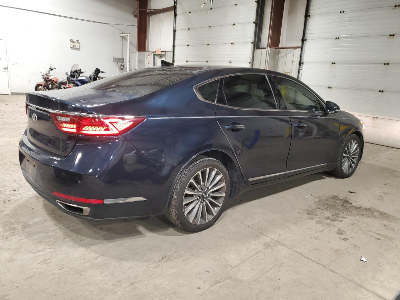 Изображение 3 2017 KIA CADENZA PREMIUM 2017 с VIN KNALC4J19H5081305