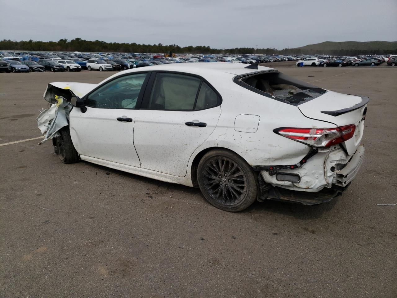 Image 2 of 2020 TOYOTA CAMRY SE 2020 with VIN 4T1G11AKXLU351332