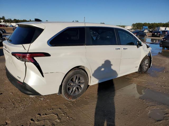 Image 3 of 2021 TOYOTA SIENNA XLE 2021 with VIN 5TDYRKEC4MS017457