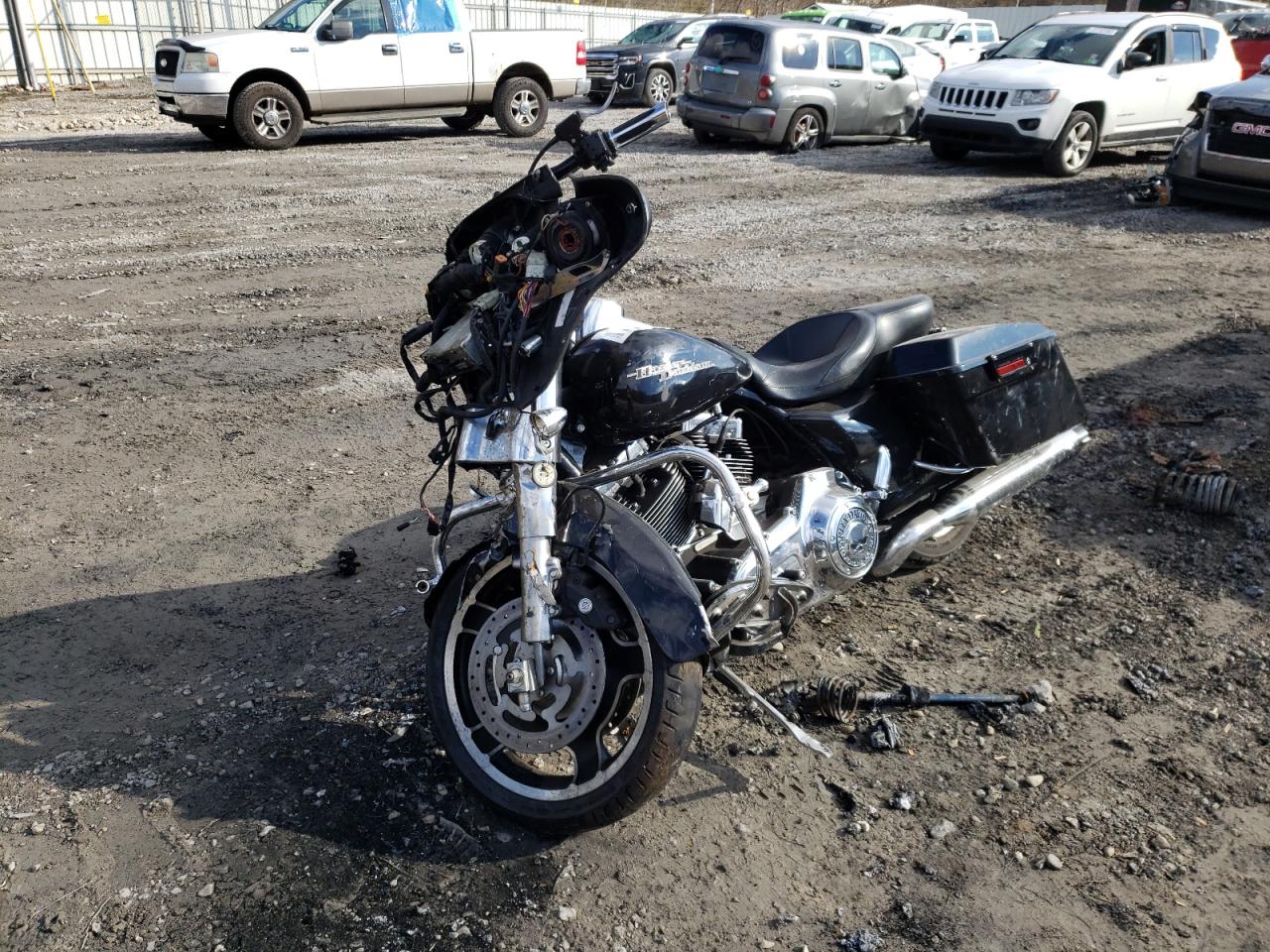 Image 2 of 2013 HARLEY-DAVIDSON FLHX STREET GLIDE 2013 with VIN 1HD1KBM13DB616362