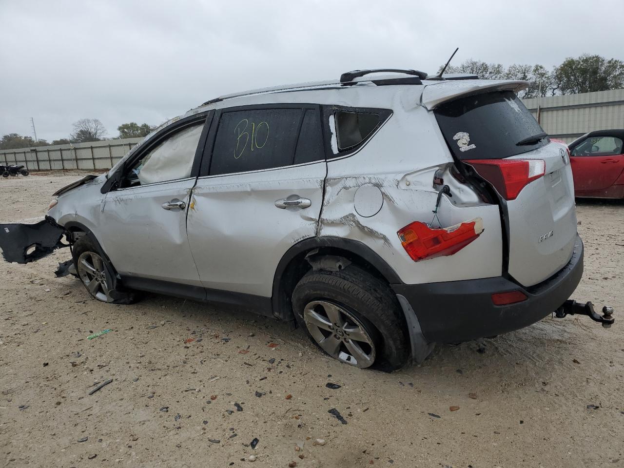 Image 2 of 2015 TOYOTA RAV4 XLE 2015 with VIN JTMWFREV3FD069929