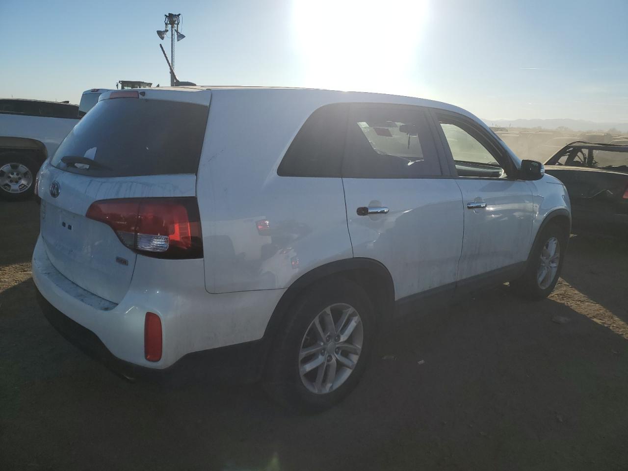 Изображение 3 2015 KIA SORENTO LX 2015 с VIN 5XYKTCA60FG564061
