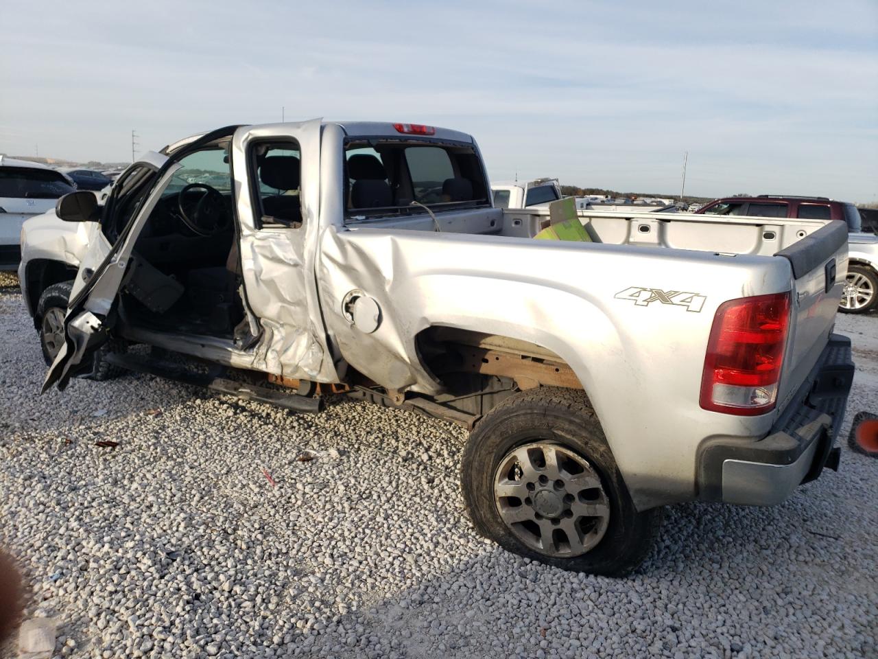 Image 2 of 2013 GMC SIERRA K2500 HEAVY DUTY 2013 with VIN 1GT22ZCG3DZ407375