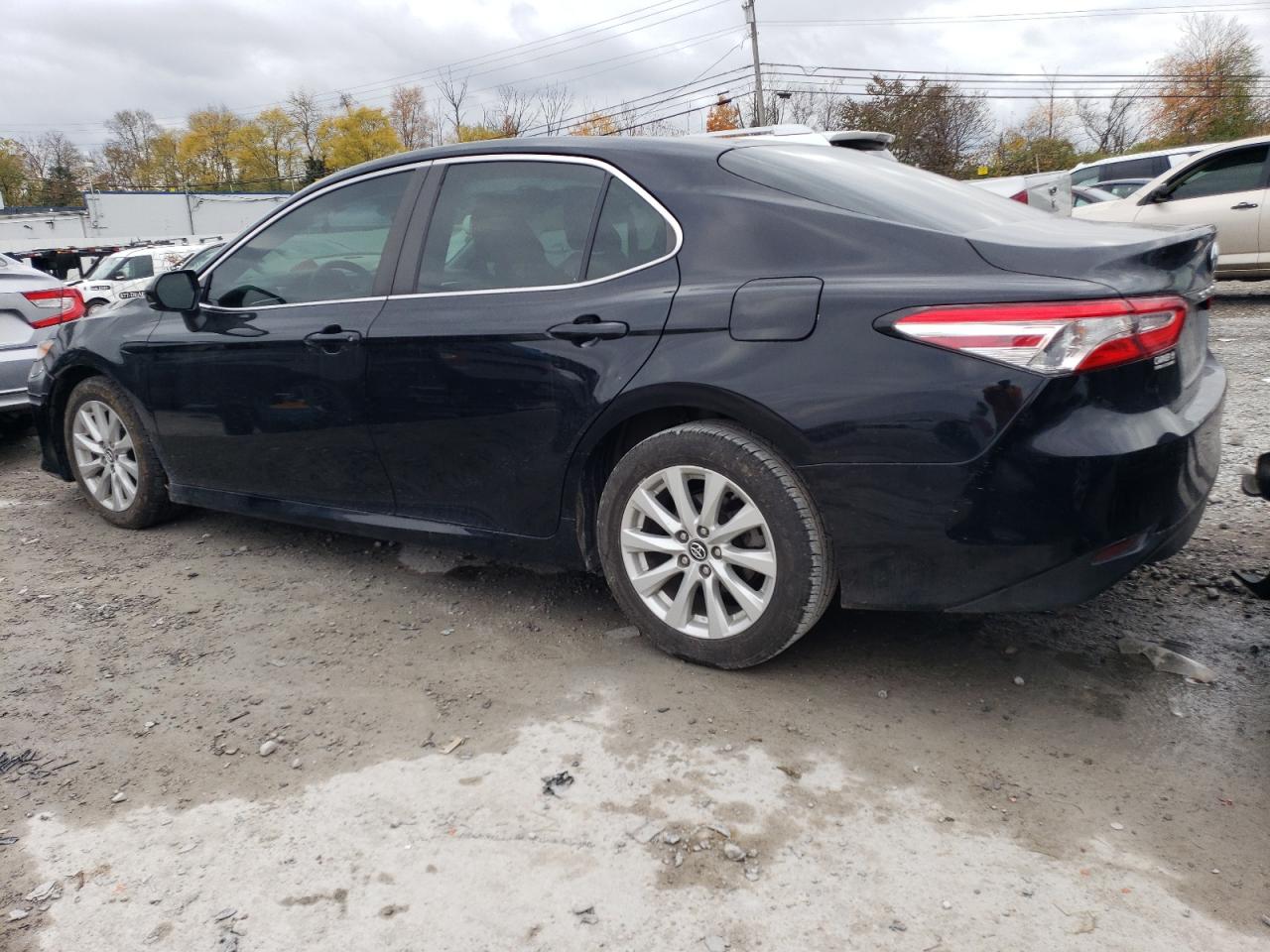 Obraz 2 z 2018 TOYOTA CAMRY L 2018 z VIN 4T1B11HK7JU573498