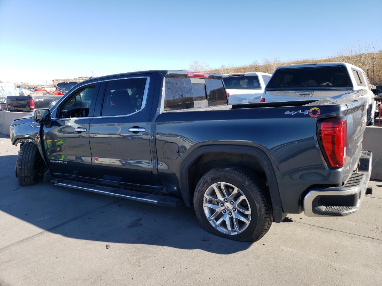 Obraz 2 z 2020 GMC SIERRA K1500 SLT 2020 z VIN 3GTU9DED4LG436263