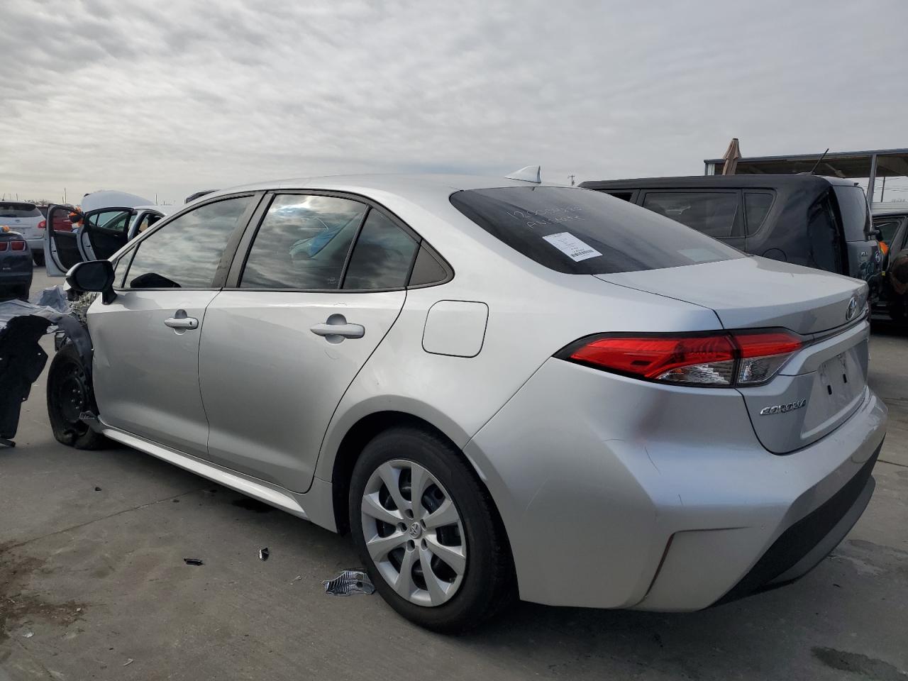 Image 2 of 2020 TOYOTA COROLLA LE 2020 with VIN 5YFEPRAE5LP020707