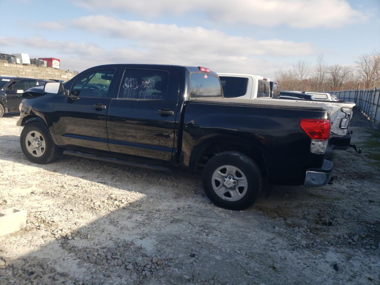 Image 2 of 2013 TOYOTA TUNDRA CREWMAX SR5 2013 with VIN 5TFDW5F19DX302431