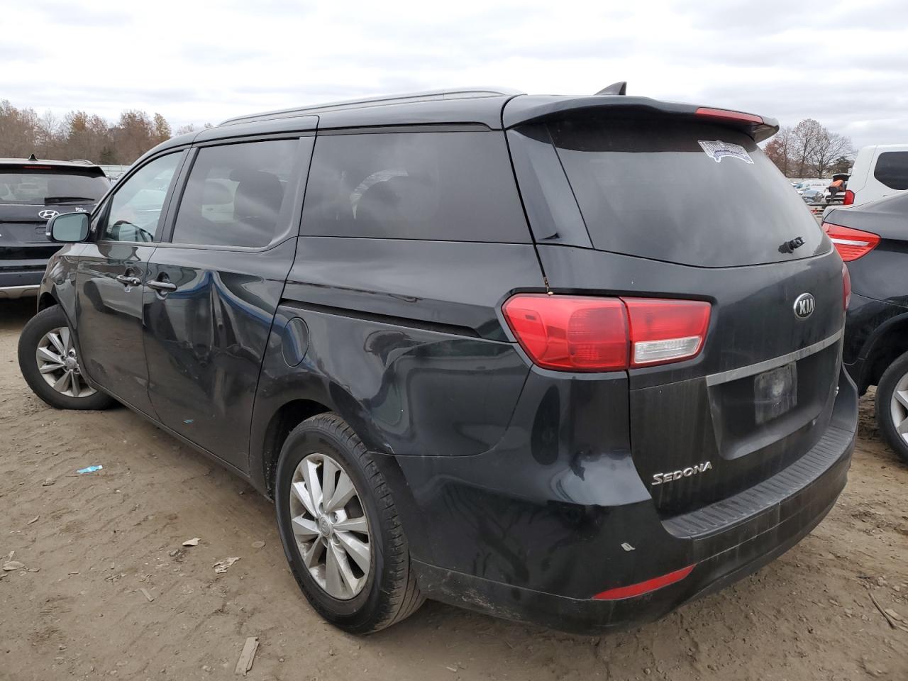 Изображение 2 2015 KIA SEDONA LX 2015 с VIN KNDMB5C11F6046133