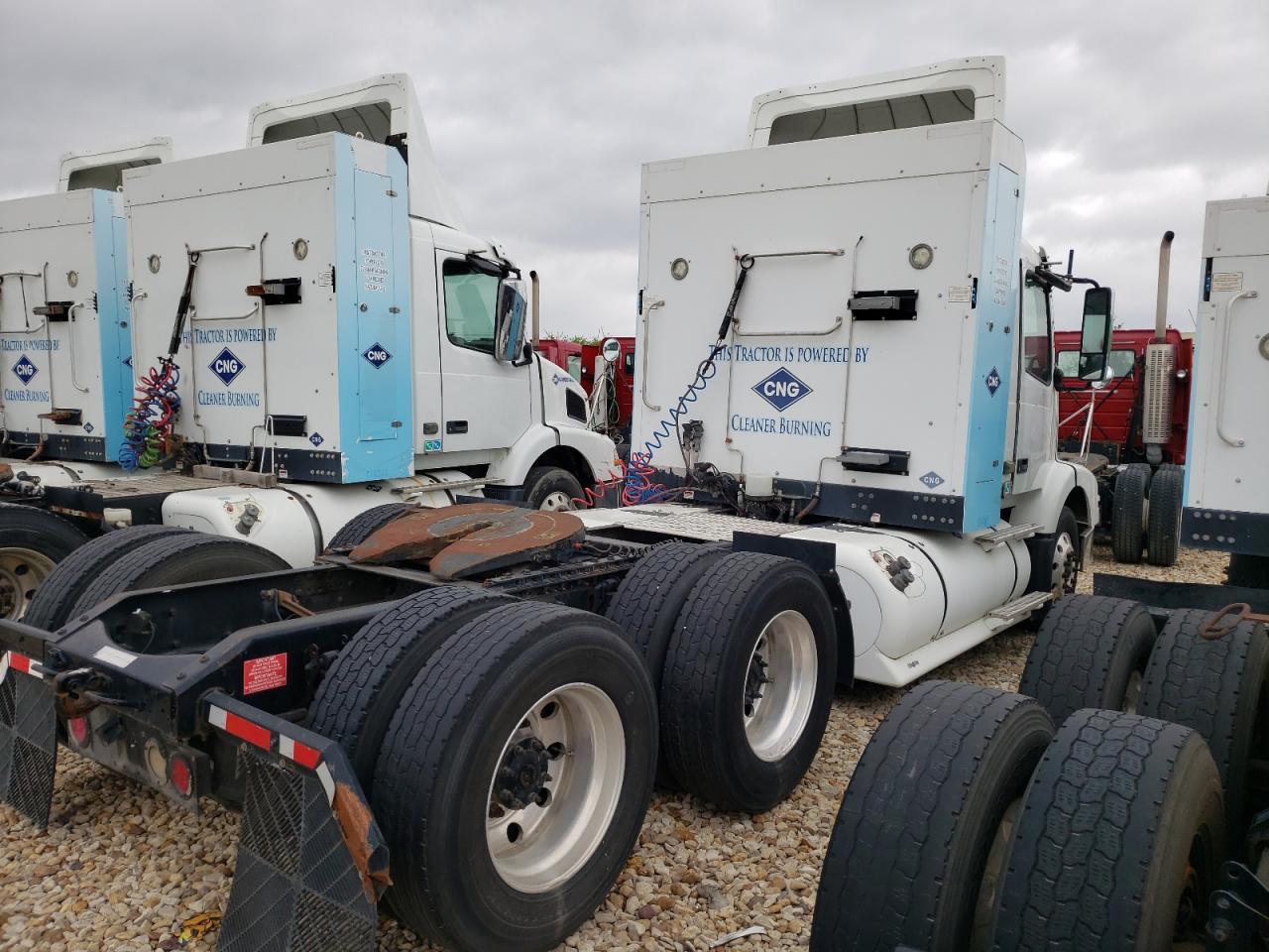 Image 3 of 2014 VOLVO VN VNM 2014 with VIN 4V5MC9VE8EN164995