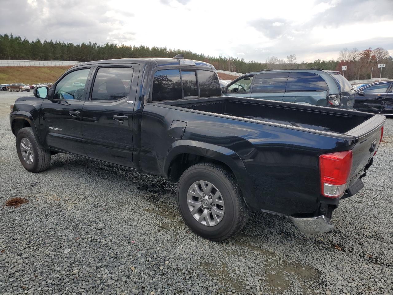 Image 2 of 2017 TOYOTA TACOMA DOUBLE CAB 2017 with VIN 5TFBZ5DN4HX001852