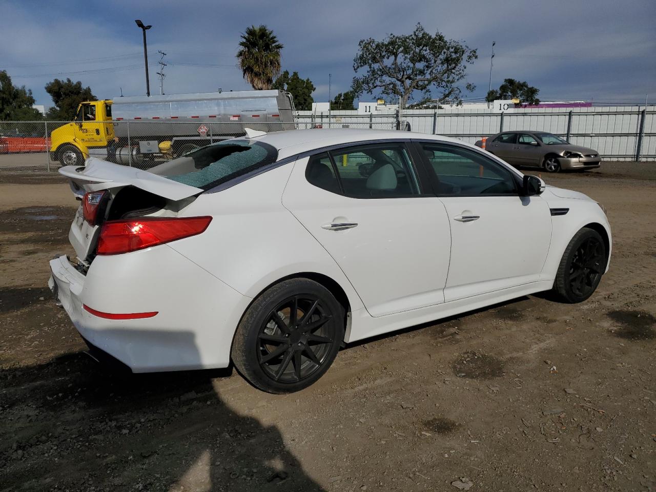 Изображение 3 2015 KIA OPTIMA LX 2015 с VIN KNAGM4A79F5657913