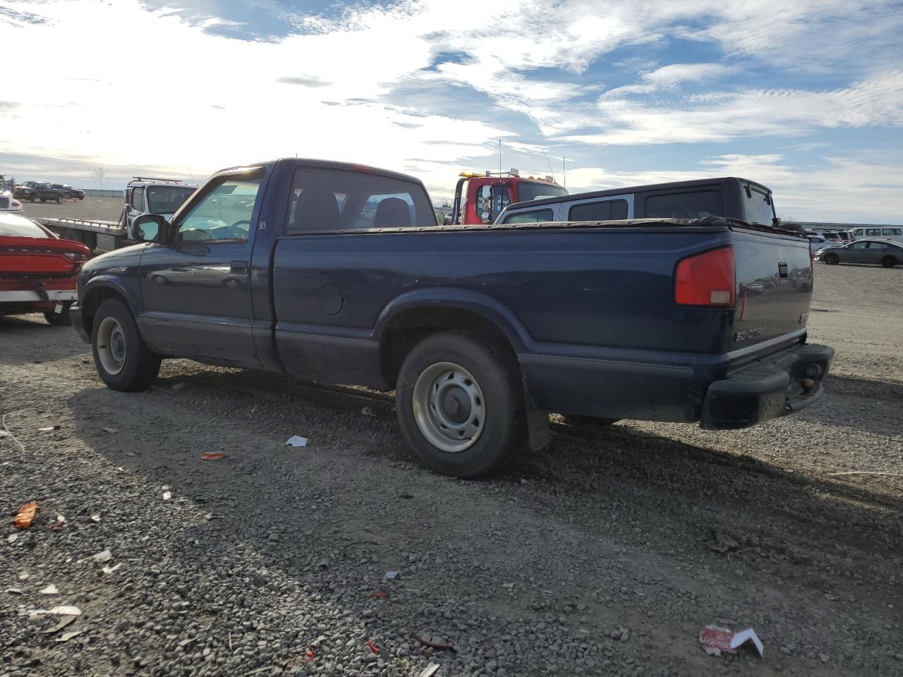 Image 2 of 1999 GMC SONOMA  1999 with VIN 1GTCS14X3X8514277