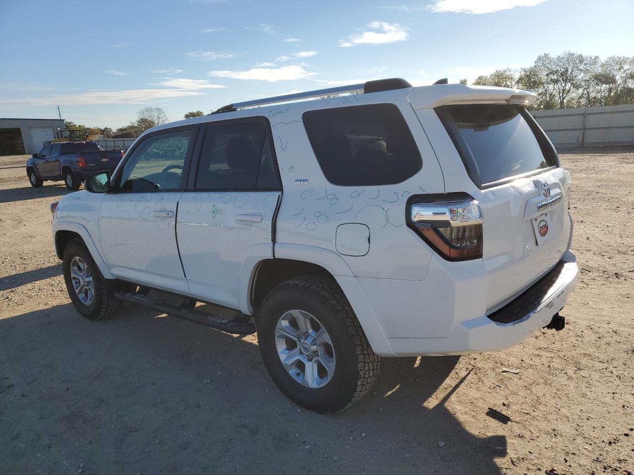 Obraz 2 z 2021 TOYOTA 4RUNNER SR5/SR5 PREMIUM 2021 z VIN JTEMU5JR8M5842251