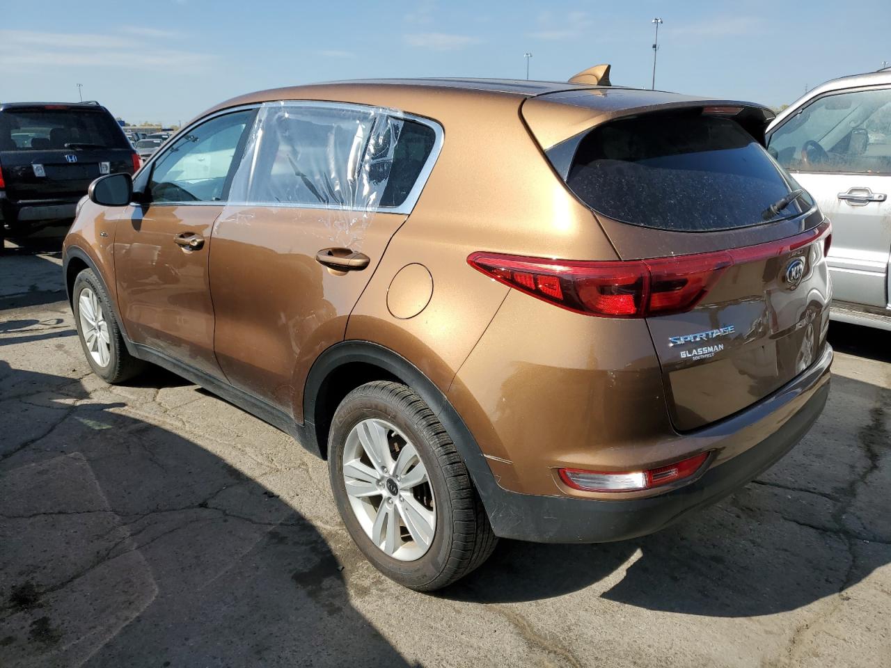 Image 3 of 2018 KIA SPORTAGE LX 2018 with VIN KNDPMCAC8J7463347