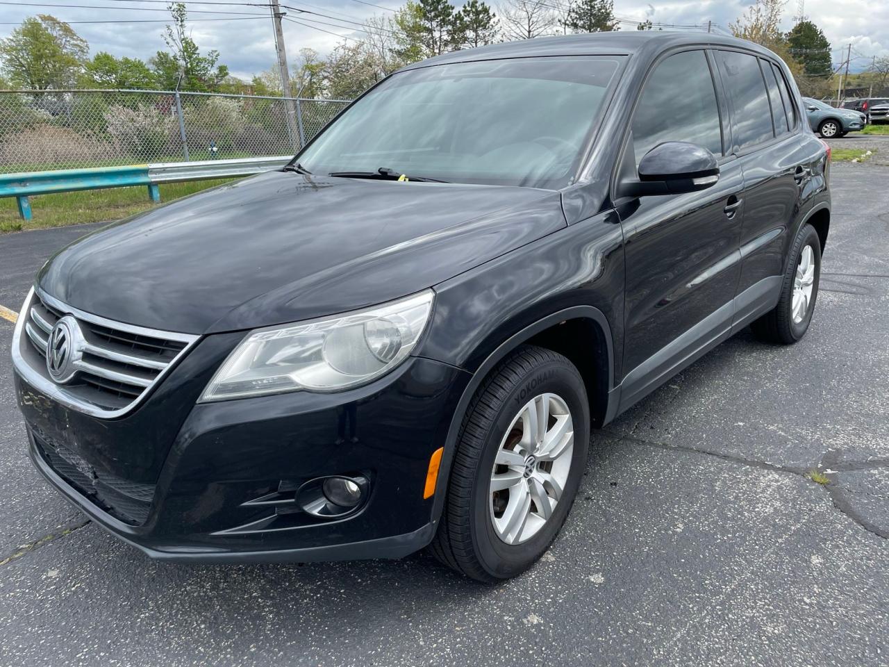 Image 2 of 2013 VOLKSWAGEN TIGUAN S 2013 with VIN WVGAV7AX7DW527378