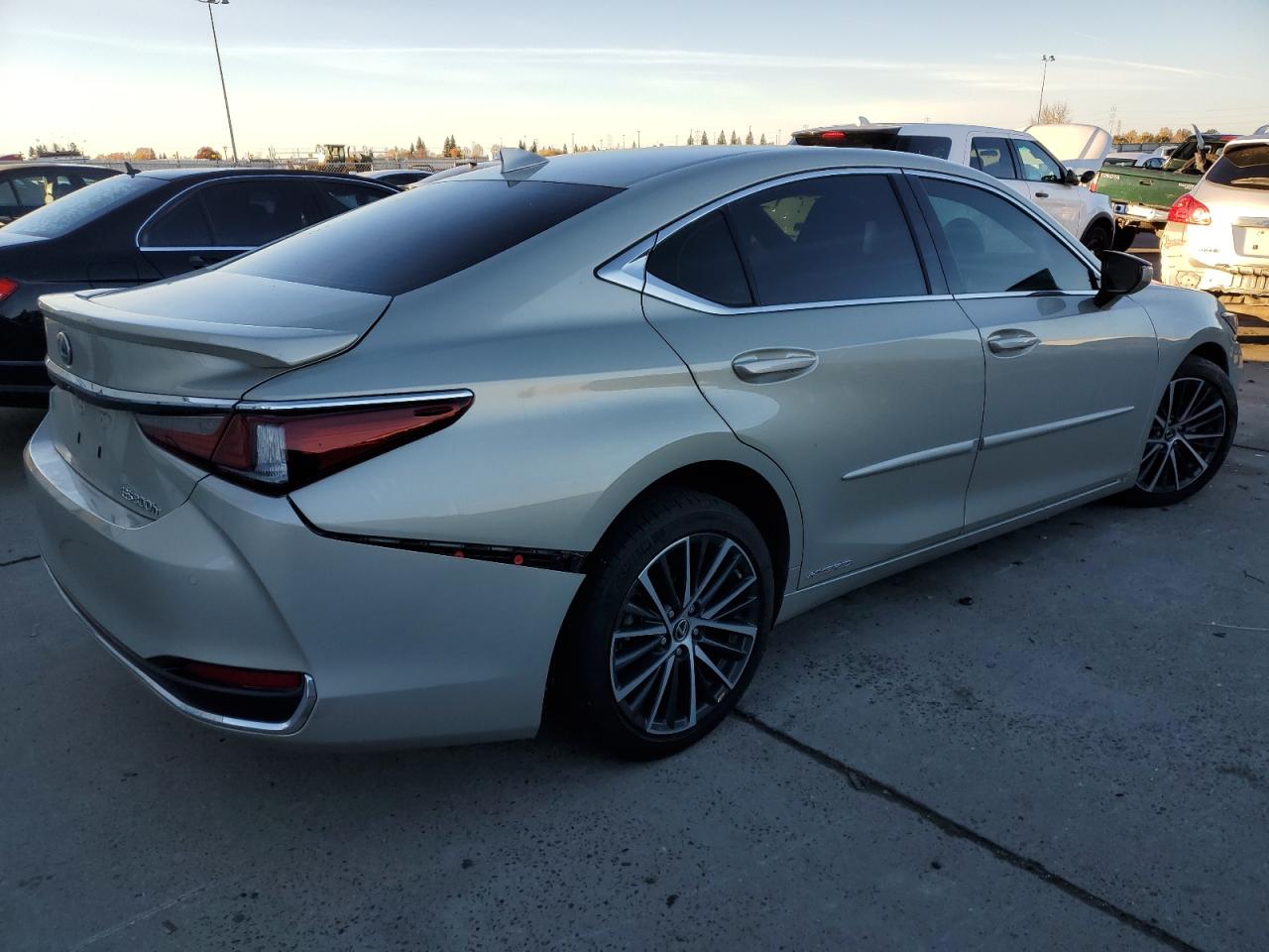 Image 3 of 2022 LEXUS ES 300H BASE 2022 with VIN 58ADA1C13NU015640
