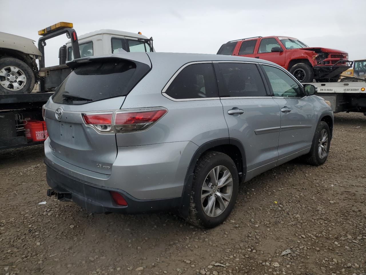Obraz 3 z 2015 TOYOTA HIGHLANDER LE 2015 z VIN 5TDBKRFH6FS090099