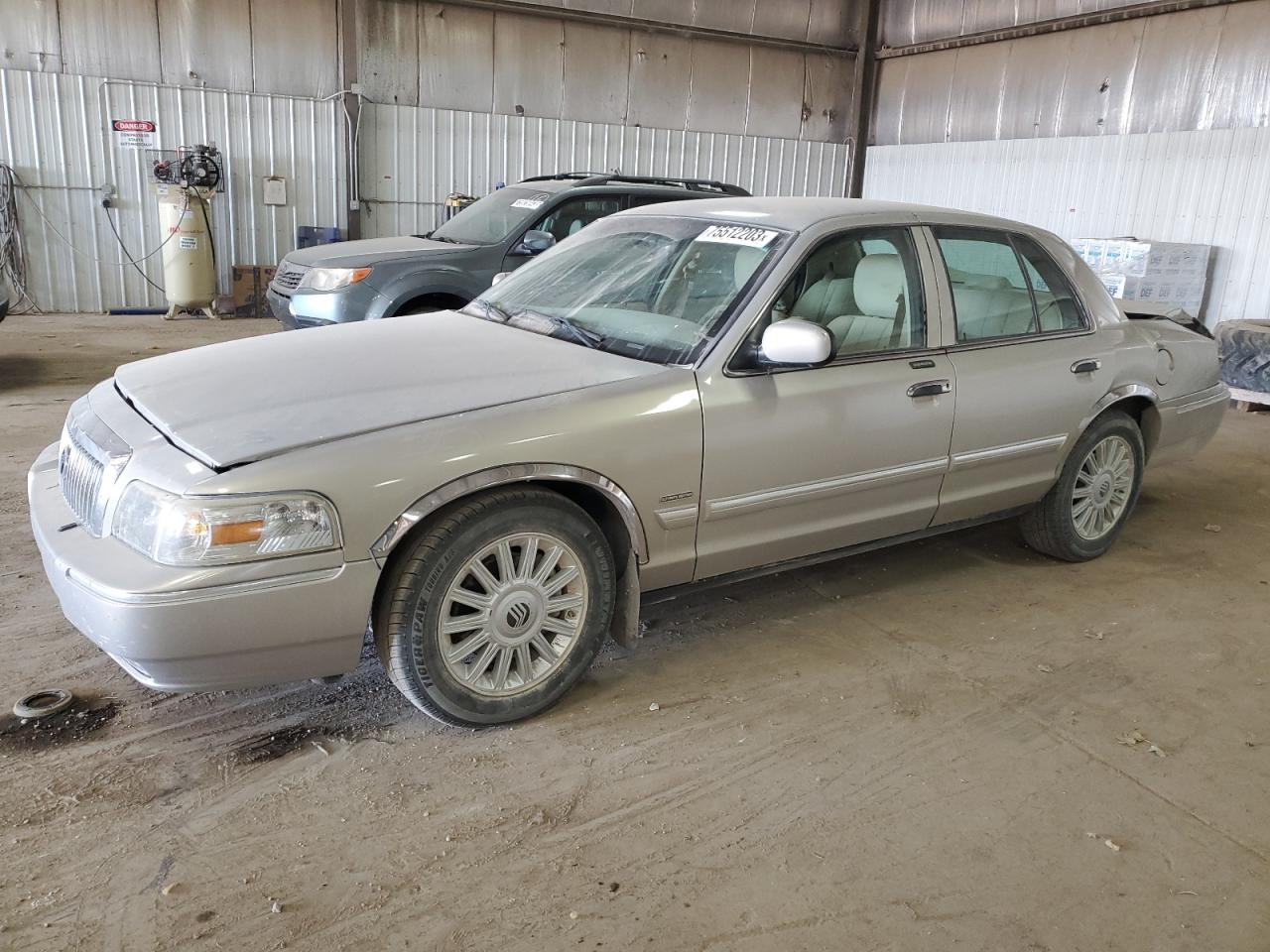 Изображение 1 2011 MERCURY GRAND MARQUIS LS 2011 с VIN 2MEBM7FV7BX602390