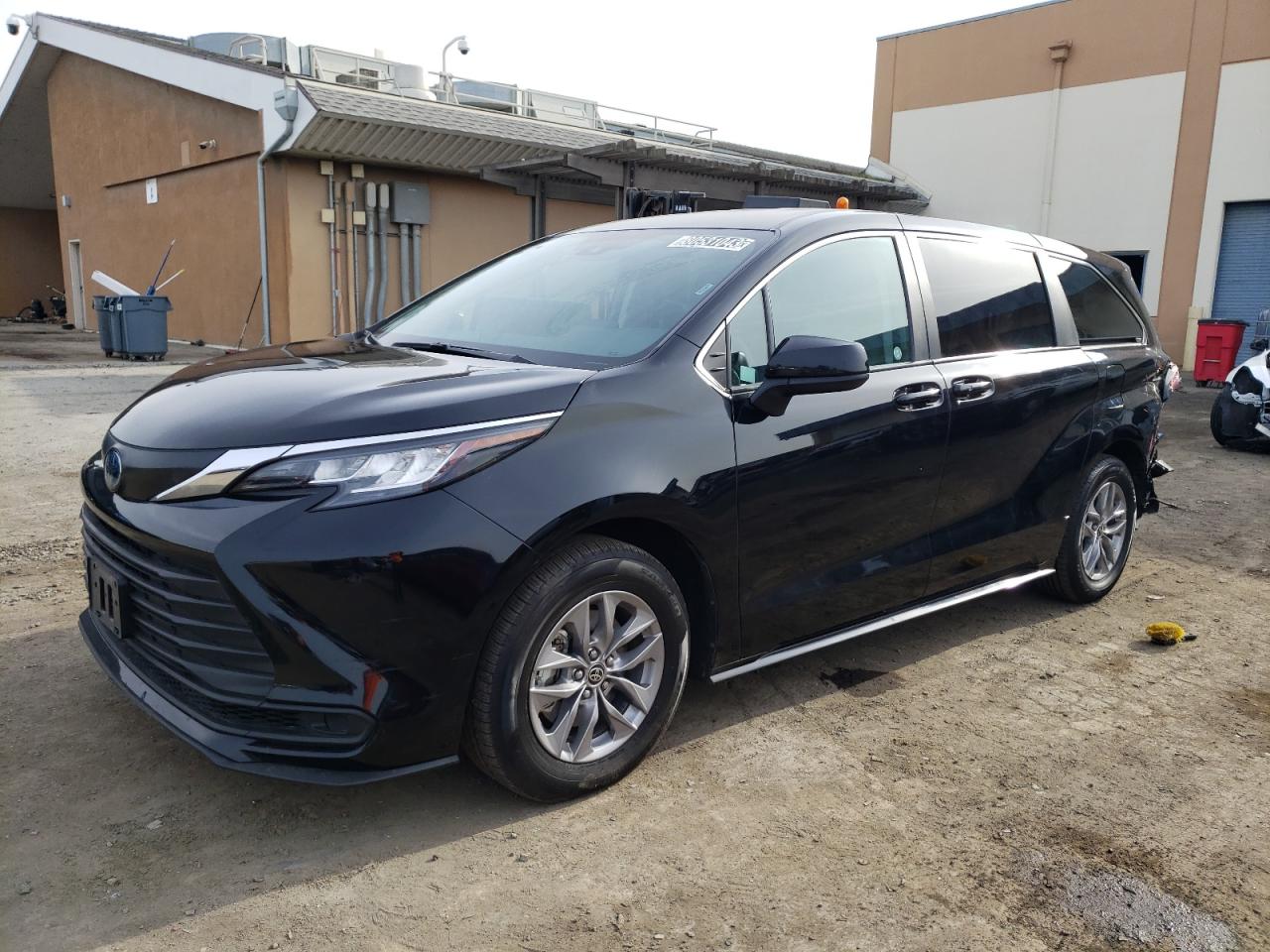 2023 TOYOTA SIENNA LE 2023 image