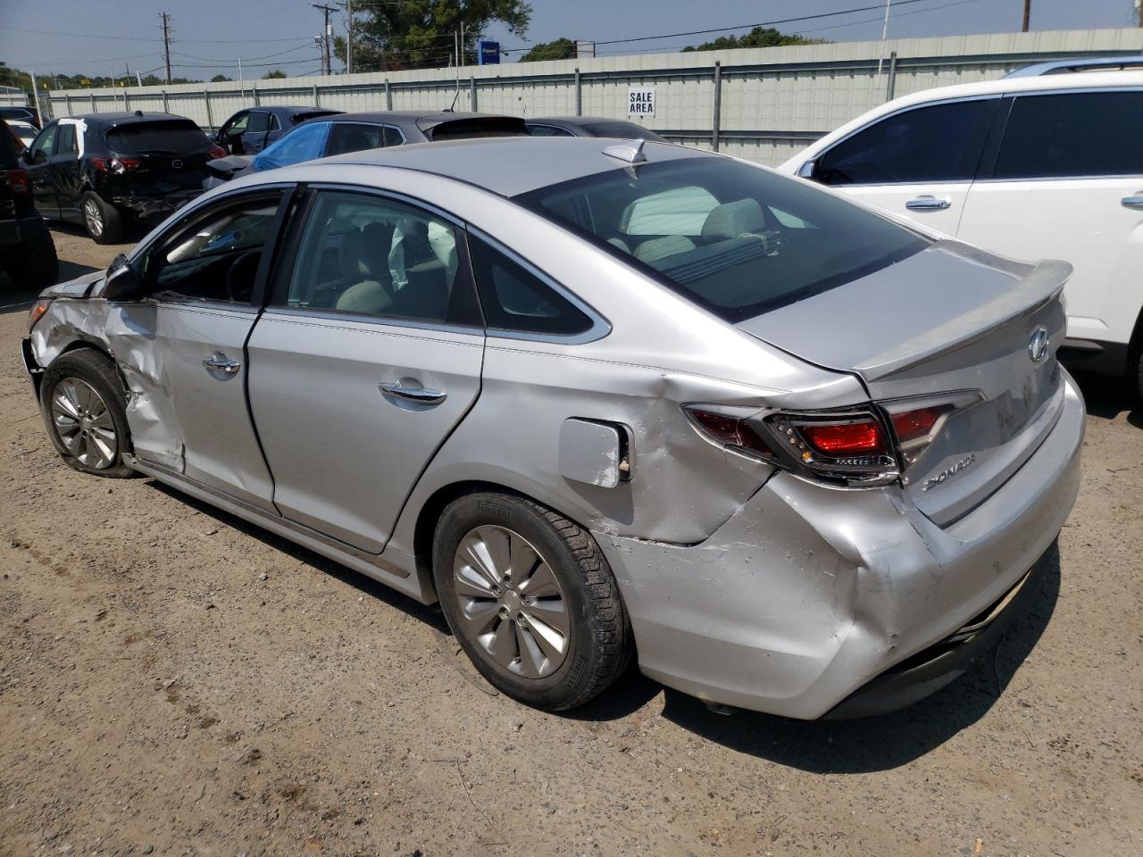 Image 2 of 2016 HYUNDAI SONATA HYBRID 2016 with VIN KMHE24L13GA028547