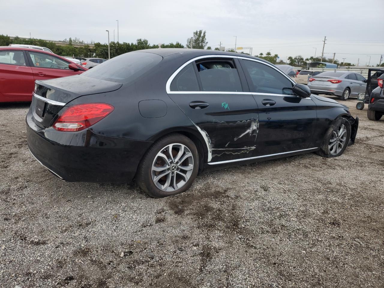 Obraz 3 z 2016 MERCEDES-BENZ C 300 2016 z VIN 55SWF4JB6GU163858