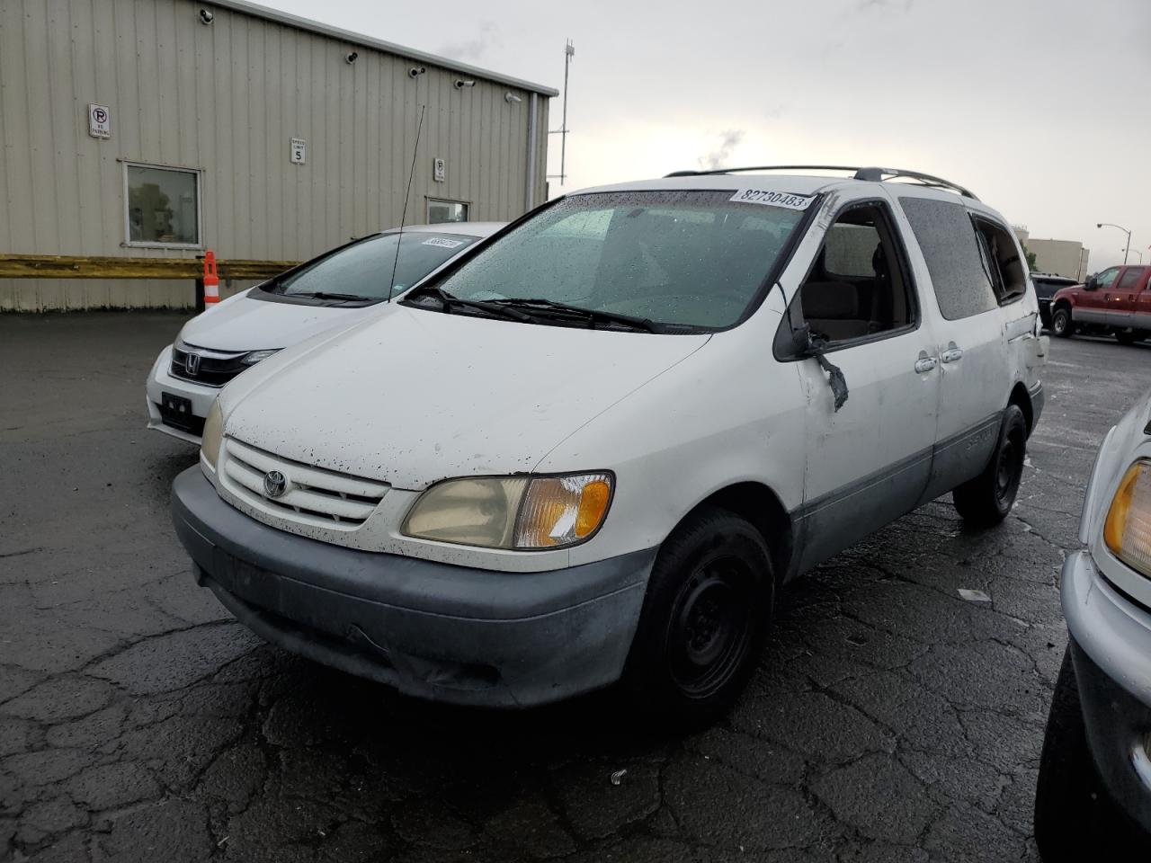 2001 TOYOTA SIENNA LE 2001 image