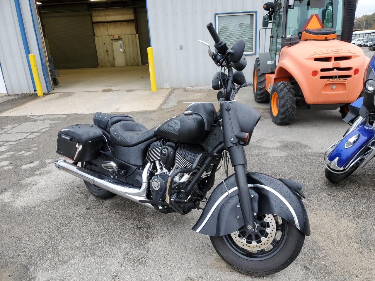 Image 1 of 2018 INDIAN MOTORCYCLE CO. CHIEF DARK HORSE 2018 with VIN 56KCCDAA1J3363453