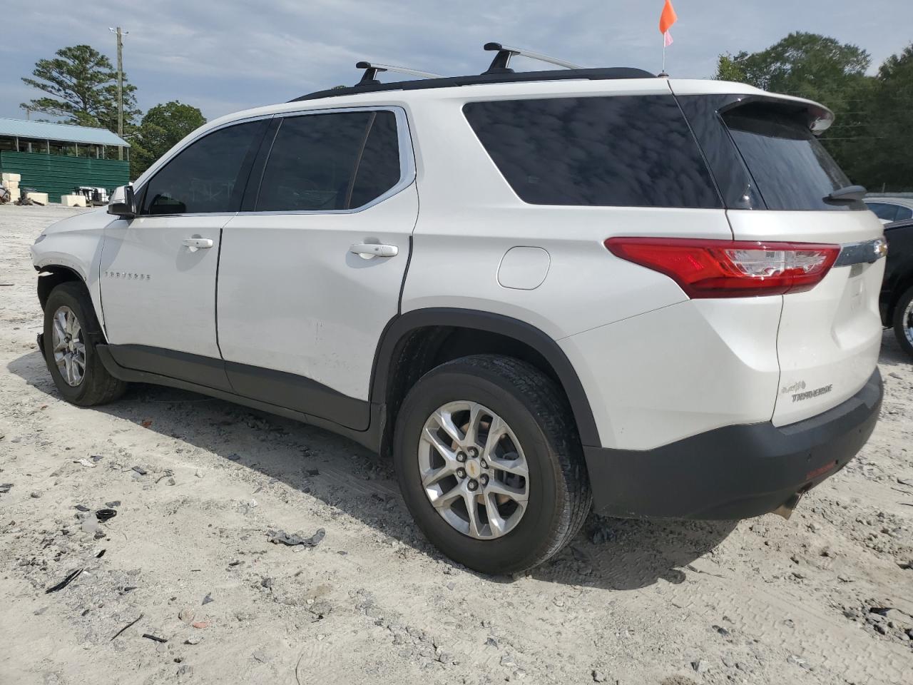 Obraz 2 z 2021 CHEVROLET TRAVERSE LT 2021 z VIN 1GNERGKWXMJ136181
