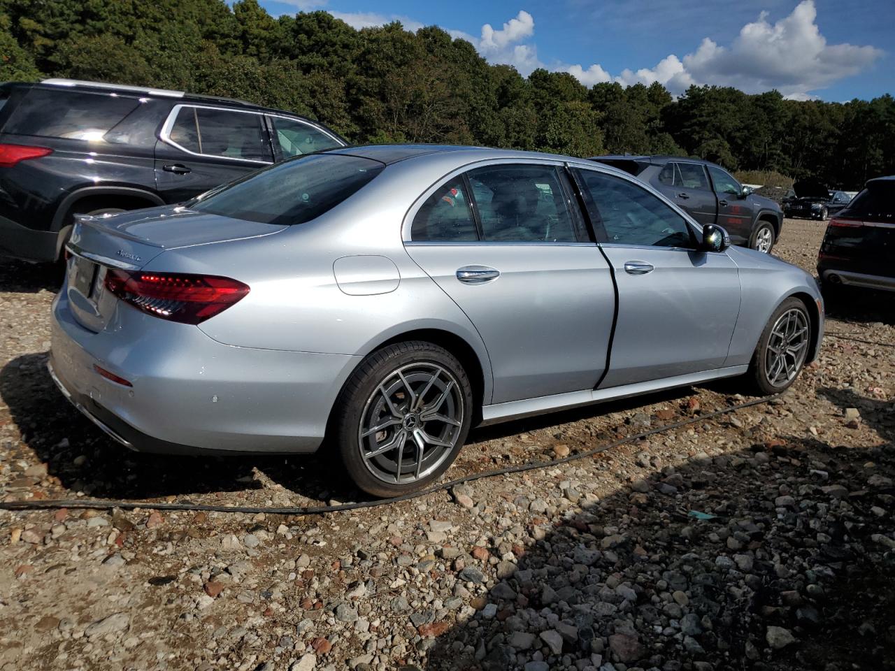 Obraz 3 z 2023 MERCEDES-BENZ E 350 4MATIC 2023 z VIN W1KZF8EB9PB105414