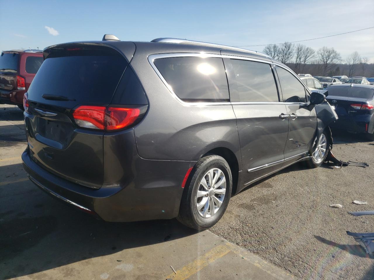 Image 3 of 2018 CHRYSLER PACIFICA TOURING L 2018 with VIN 2C4RC1BG3JR118968
