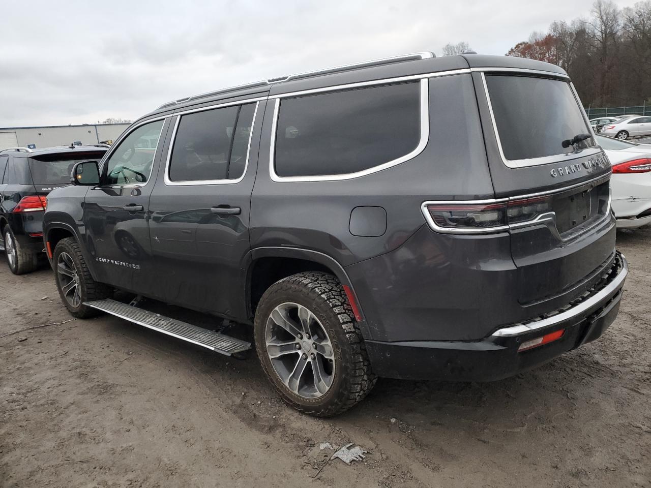 Image 2 of 2022 JEEP GRAND WAGONEER SERIES I 2022 with VIN 1C4SJVEJ2NS119460