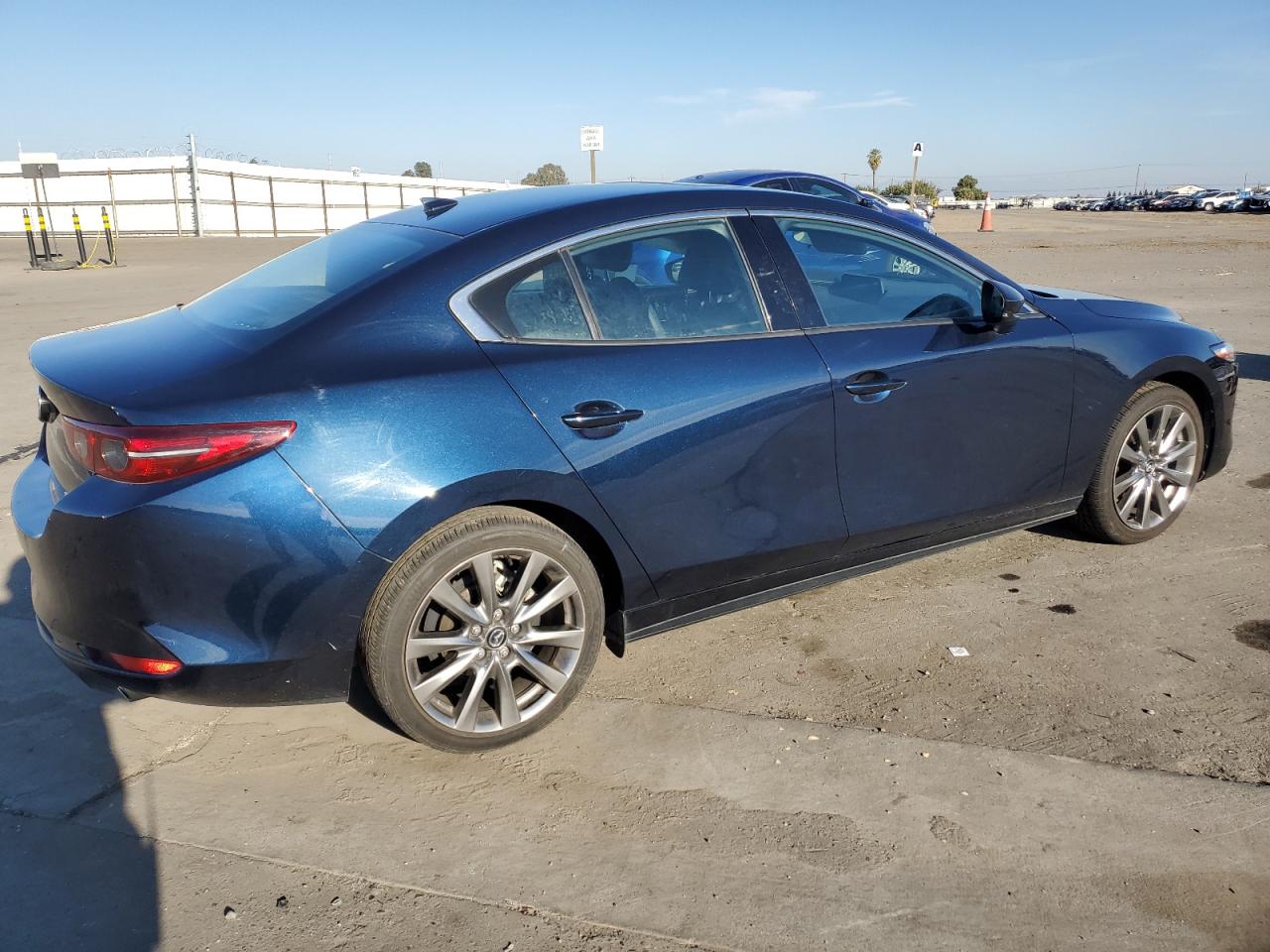 Изображение 3 2021 MAZDA 3 PREMIUM 2021 с VIN 3MZBPADL7MM250771