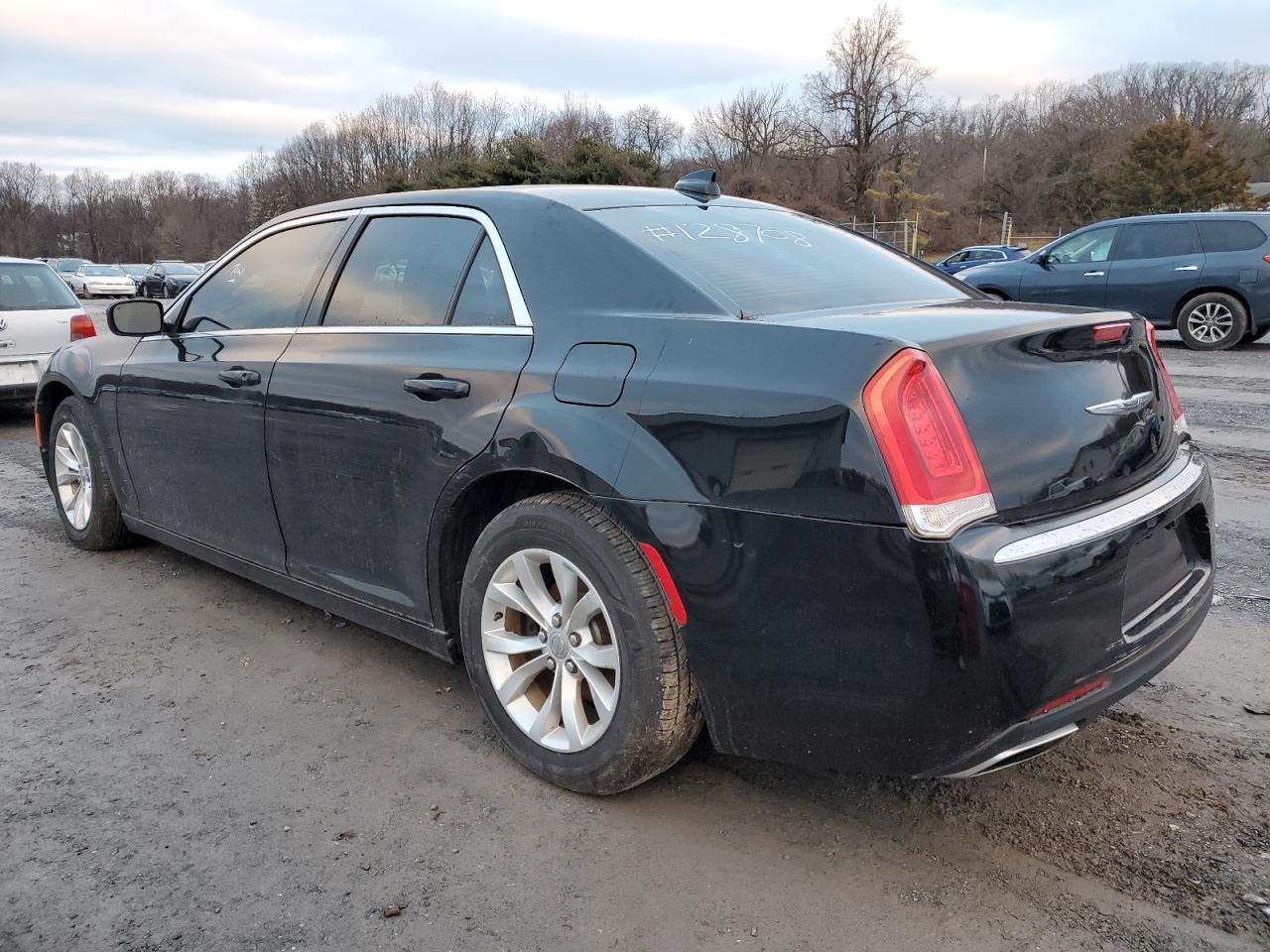 Obraz 2 z 2016 CHRYSLER 300 LIMITED 2016 z VIN 2C3CCAAG8GH252420