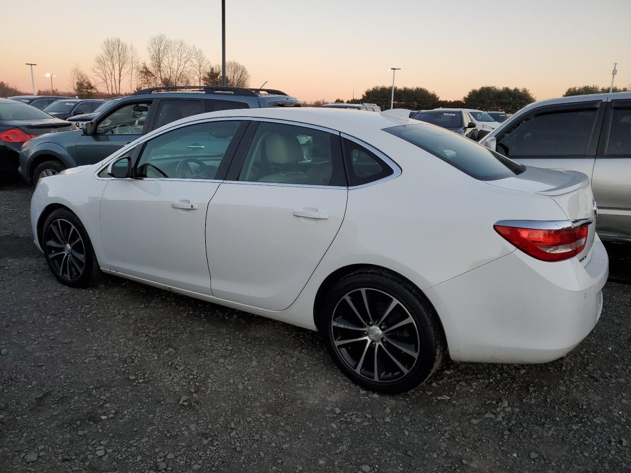 Изображение 2 2017 BUICK VERANO SPORT TOURING 2017 с VIN 1G4PR5SKXH4114765