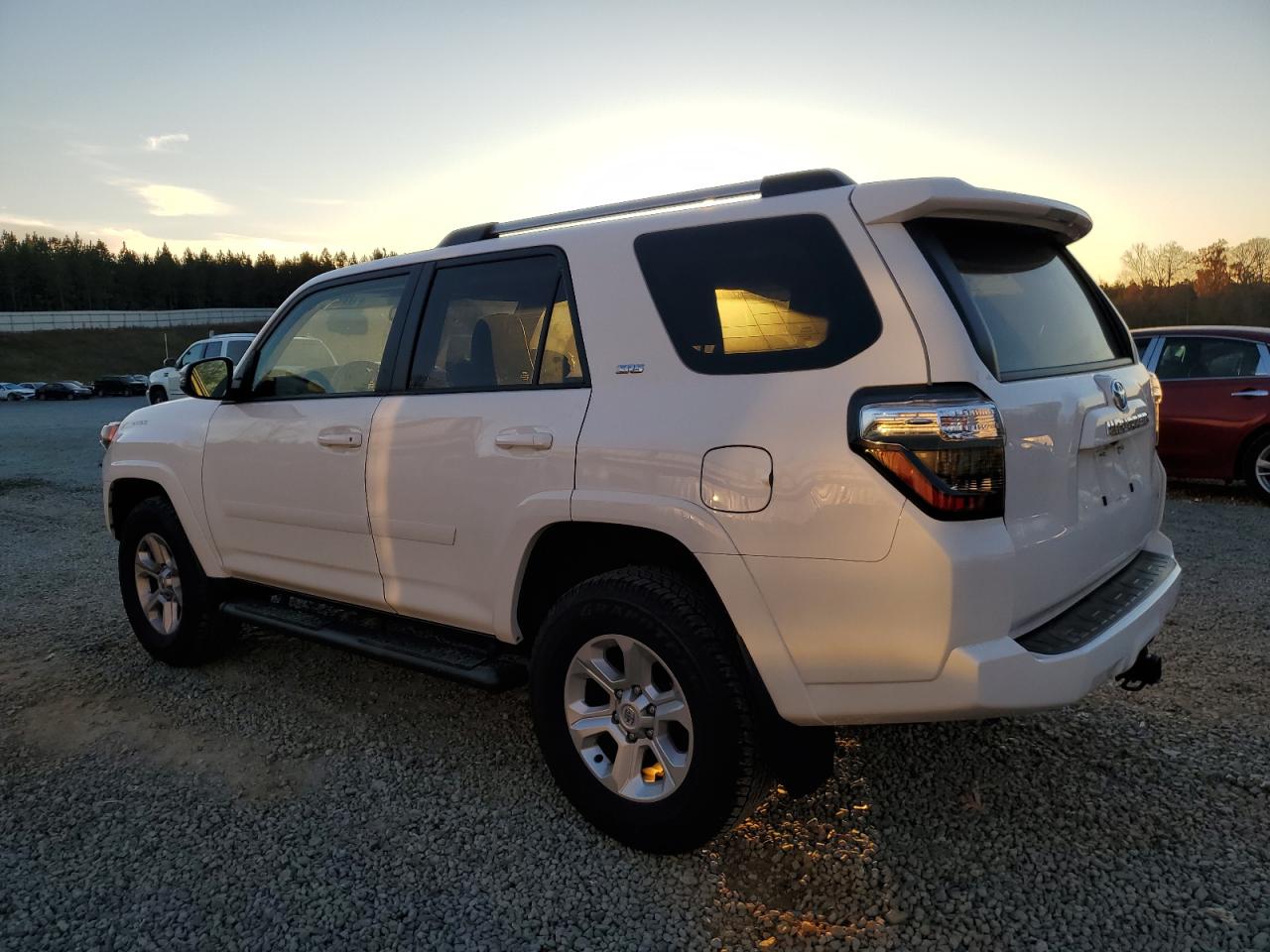 Image 2 of 2022 TOYOTA 4RUNNER SR5/SR5 PREMIUM 2022 with VIN JTENU5JR4N6040439