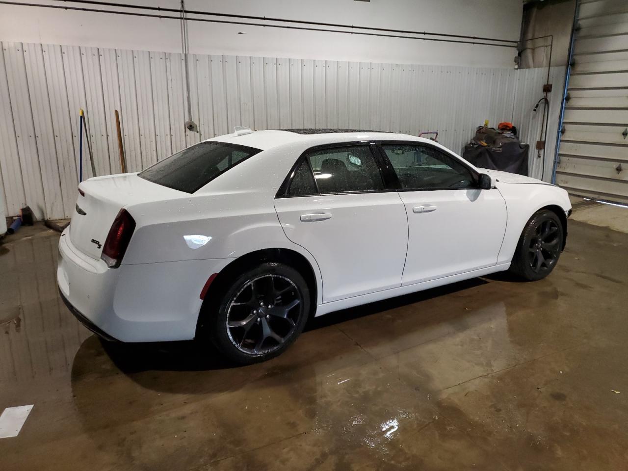Изображение 3 2022 CHRYSLER 300 S 2022 с VIN 2C3CCABG9NH167467