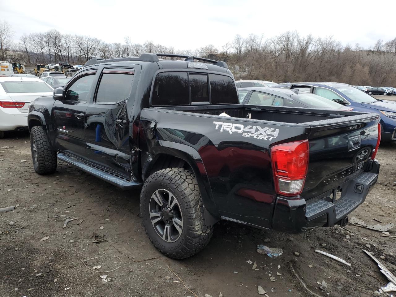 Image 2 of 2016 TOYOTA TACOMA DOUBLE CAB 2016 with VIN 3TMCZ5ANXGM038577