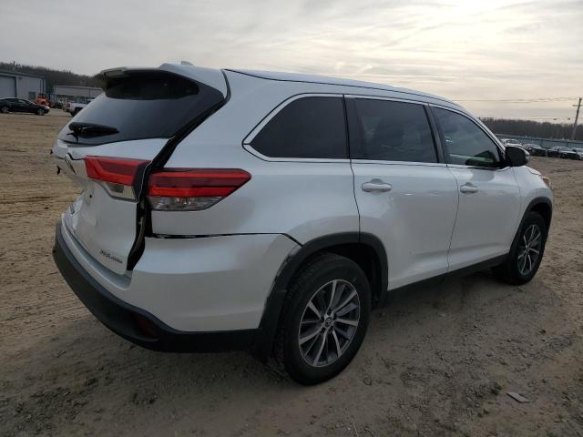 Изображение 3 2019 TOYOTA HIGHLANDER SE 2019 с VIN 5TDJZRFH3KS719383