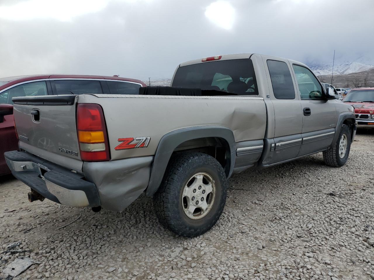 Image 3 of 2000 CHEVROLET SILVERADO K1500 2000 with VIN 2GCEK19T2Y1189270
