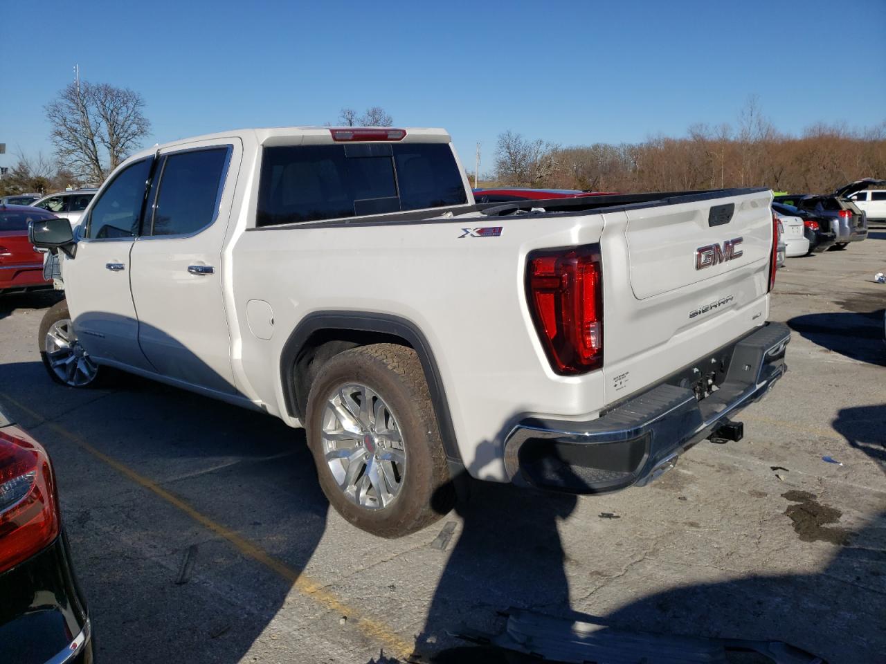 Изображение 2 2022 GMC SIERRA LIMITED K1500 SLT 2022 с VIN 3GTU9DEL9NG207118