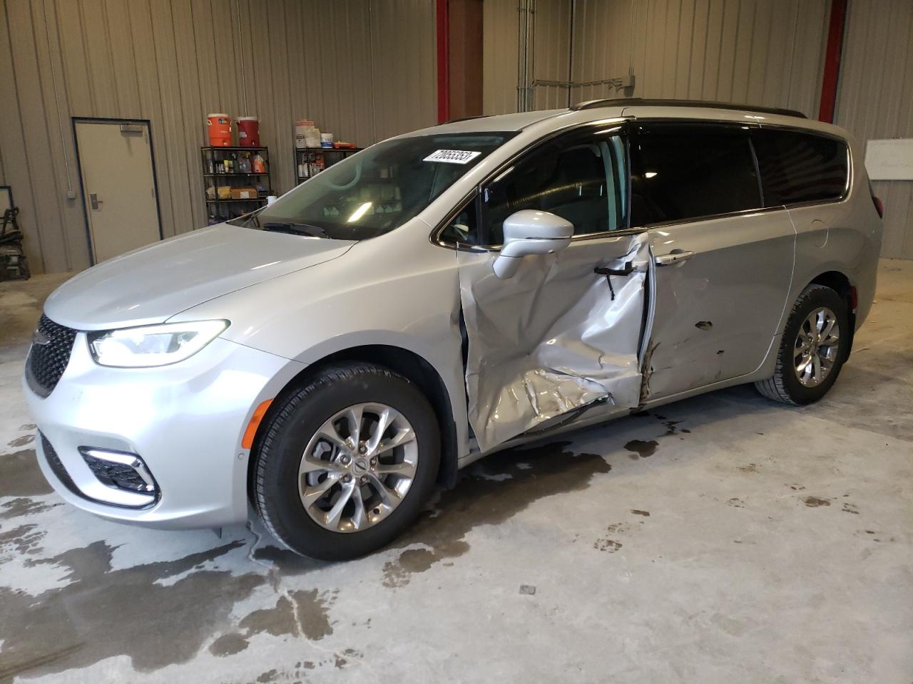 Image 1 of 2022 CHRYSLER PACIFICA TOURING L 2022 with VIN 2C4RC3BG6NR183928