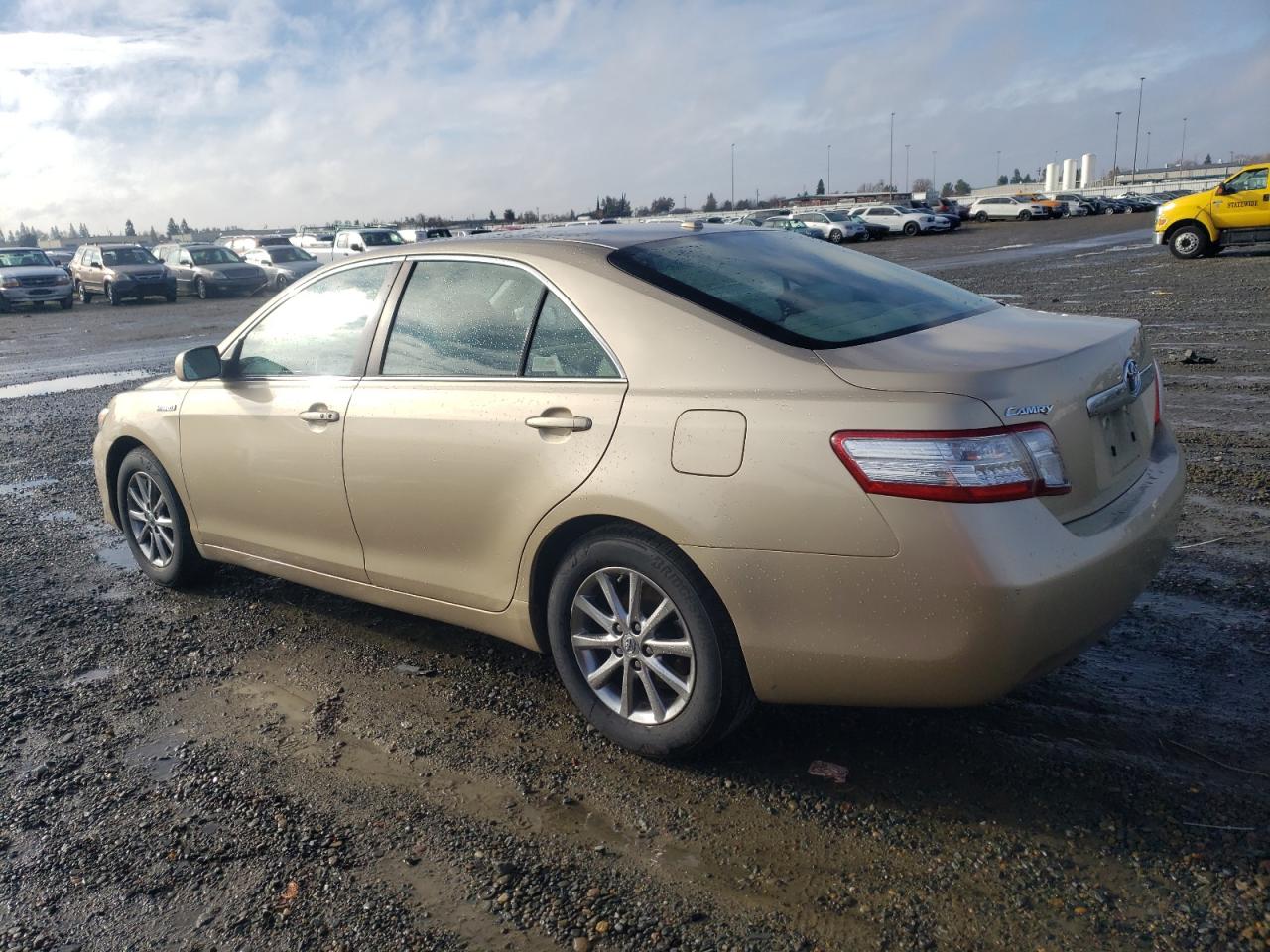 Image 2 of 2011 TOYOTA CAMRY HYBRID 2011 with VIN 4T1BB3EK4BU139750