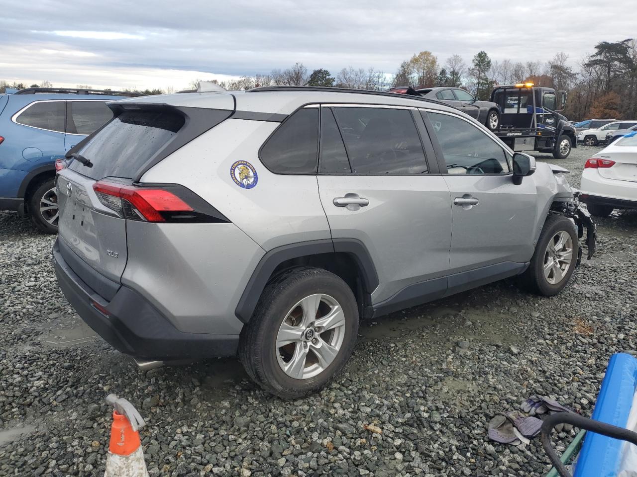 Obraz 3 z 2019 TOYOTA RAV4 XLE 2019 z VIN 2T3W1RFV6KW019200