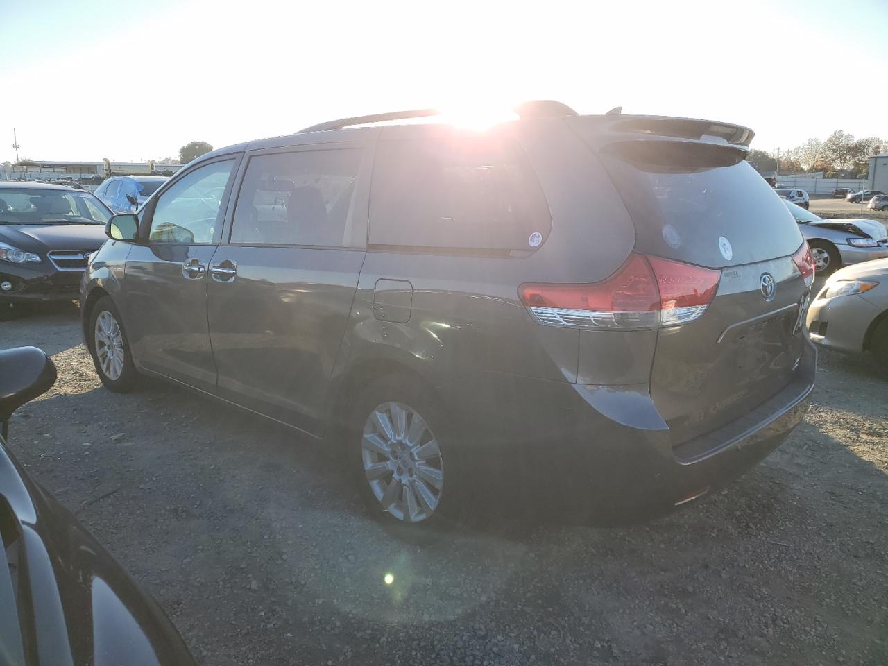 Obraz 2 z 2012 TOYOTA SIENNA XLE 2012 z VIN 5TDDK3DC1CS041918