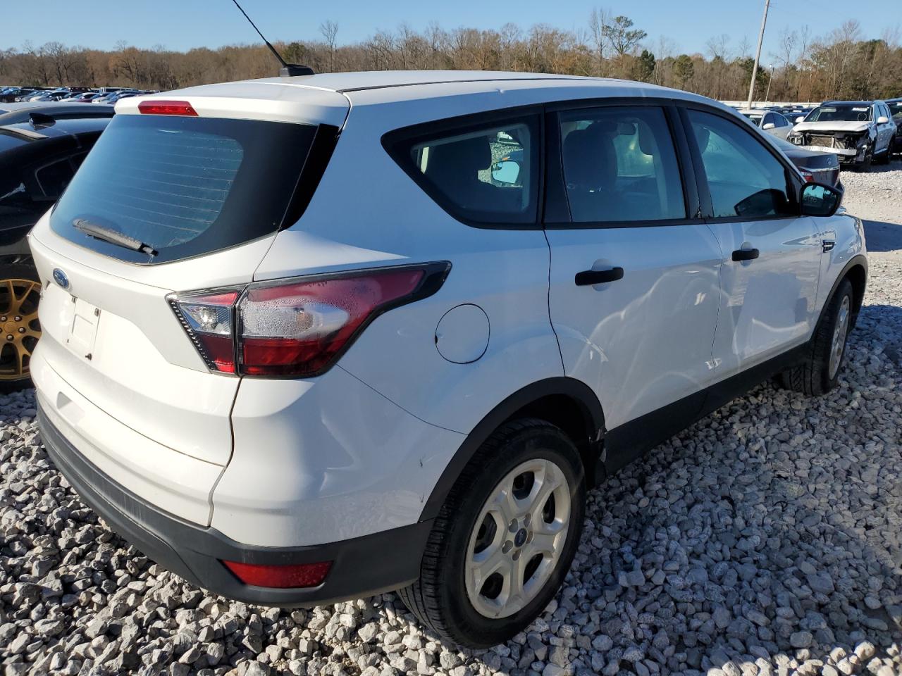 Изображение 3 2017 FORD ESCAPE S 2017 с VIN 1FMCU0F7XHUA83846