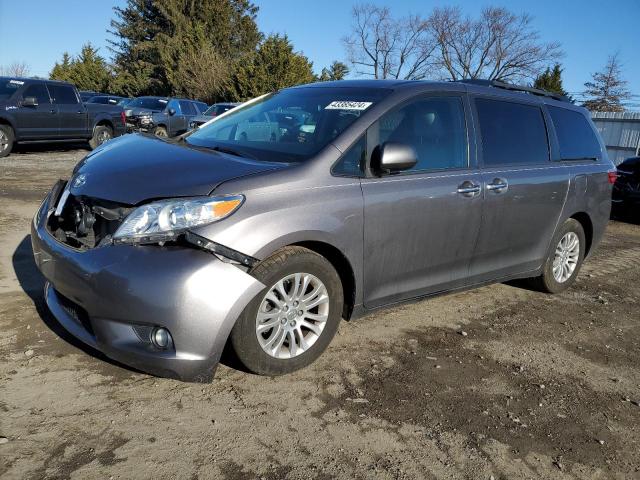Image 1 of 2015 TOYOTA SIENNA XLE 2015 with VIN 5TDYK3DC1FS658581