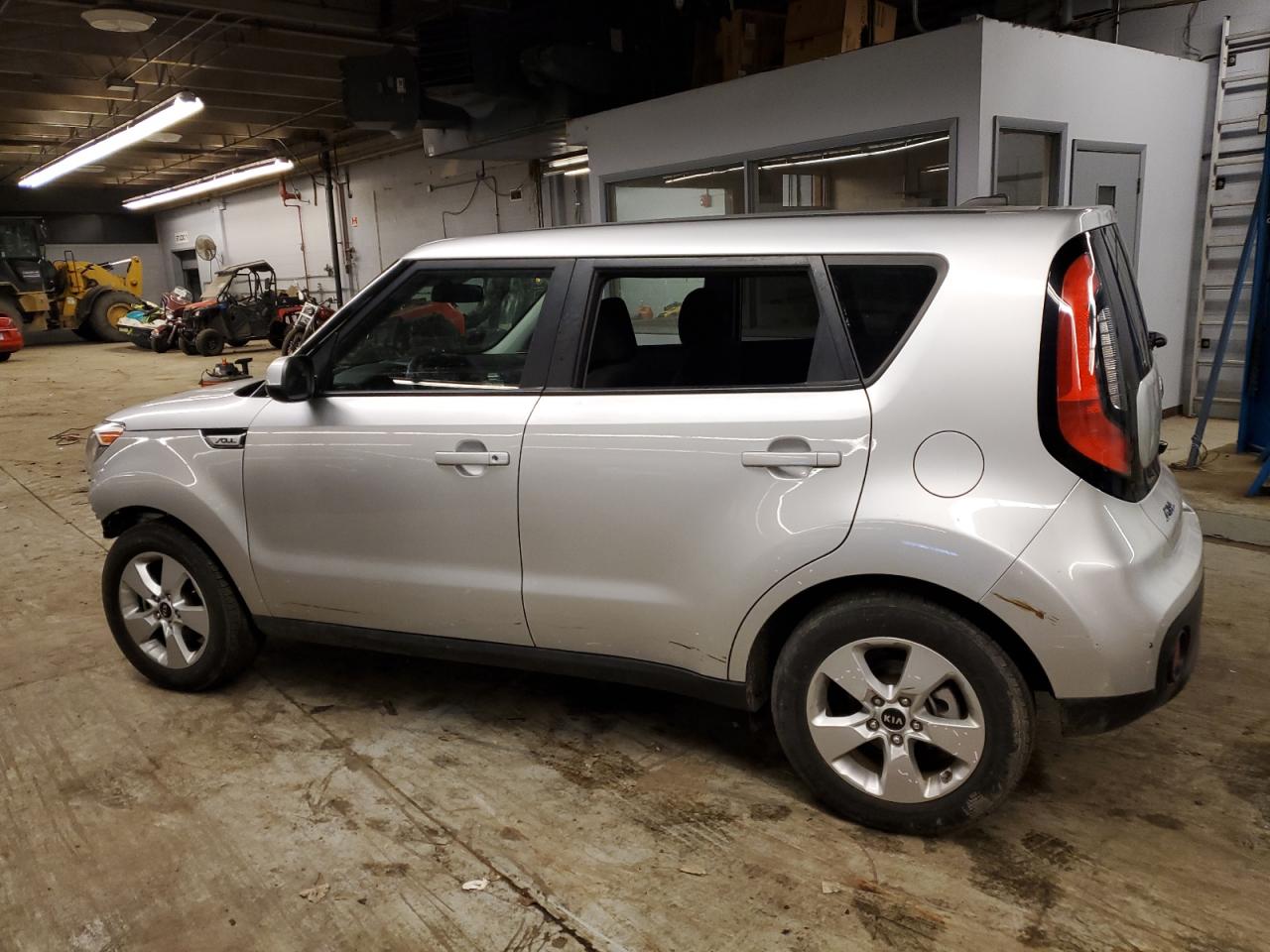 Изображение 2 2018 KIA SOUL  2018 с VIN KNDJN2A2XJ7621207